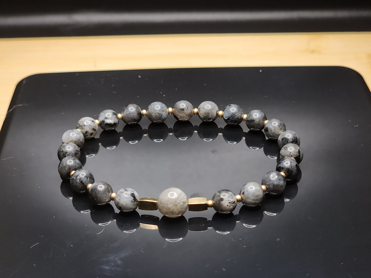"Guardian’s Light" – Labradorite Bracelet